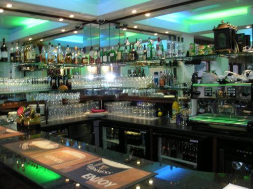 Kings Paget Hotel West Drayton  Экстерьер фото
