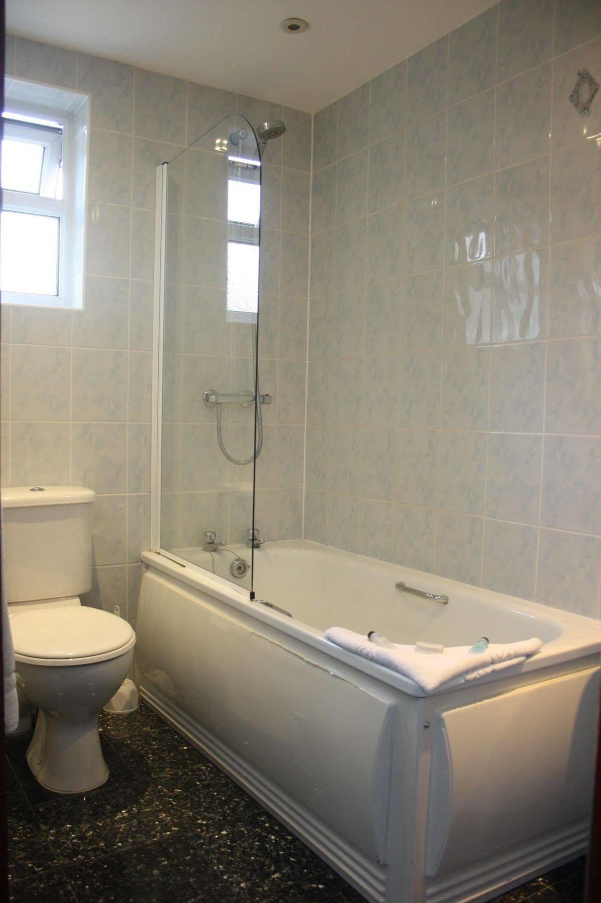 Kings Paget Hotel West Drayton  Экстерьер фото