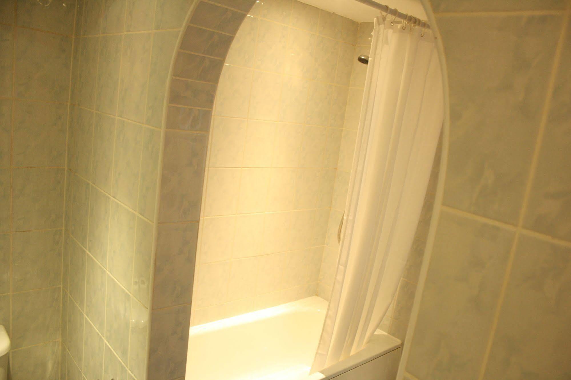 Kings Paget Hotel West Drayton  Экстерьер фото