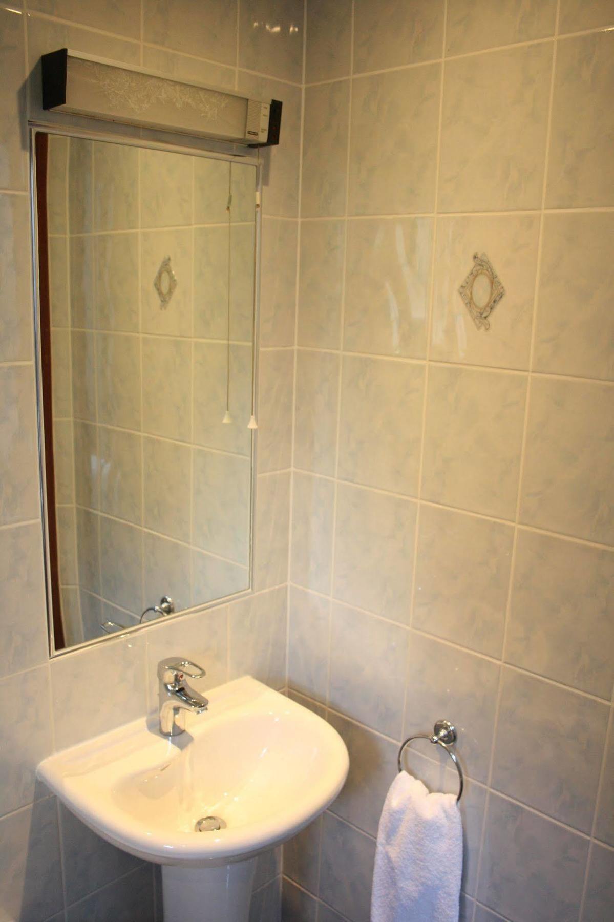 Kings Paget Hotel West Drayton  Экстерьер фото
