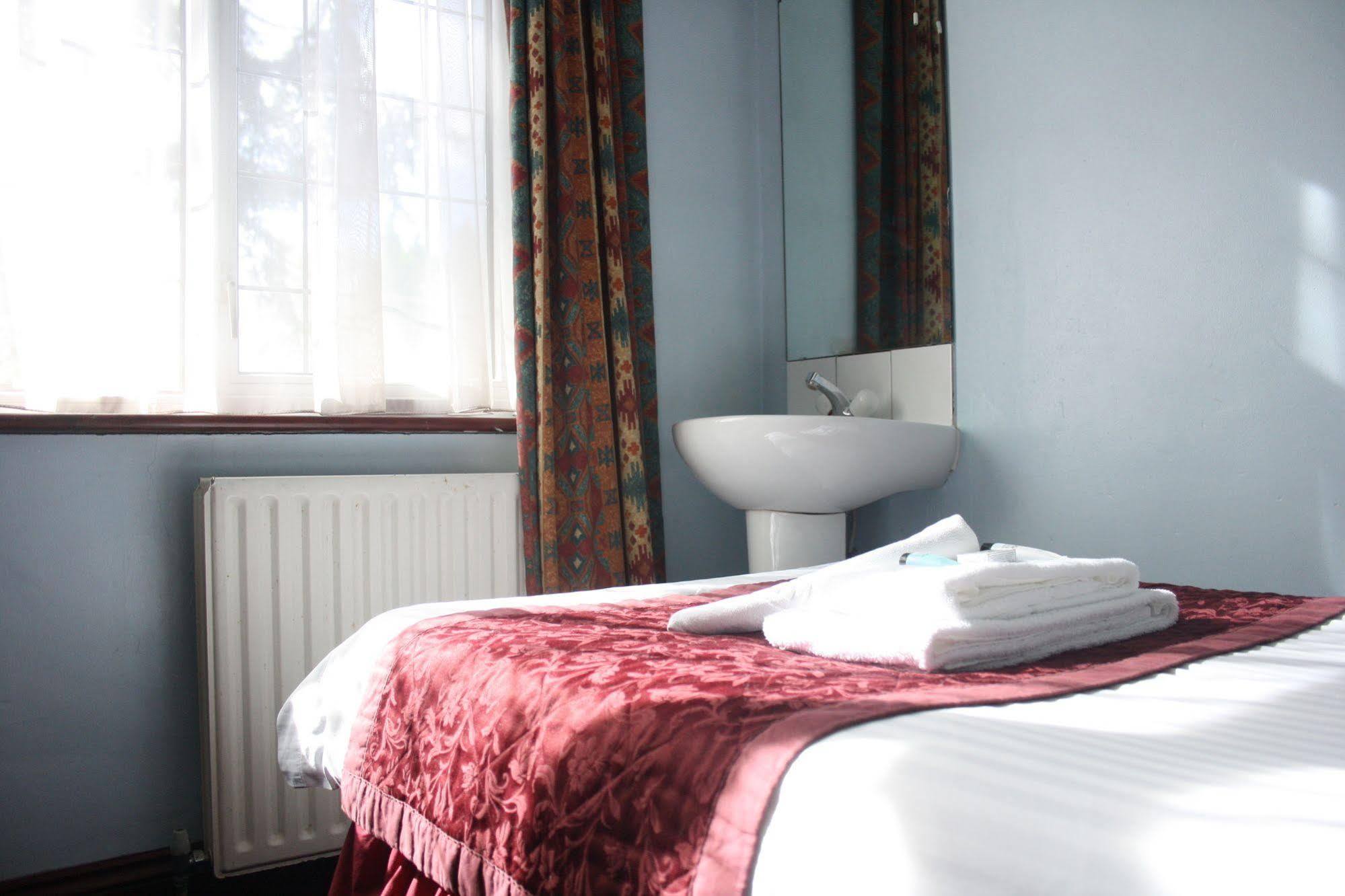 Kings Paget Hotel West Drayton  Экстерьер фото