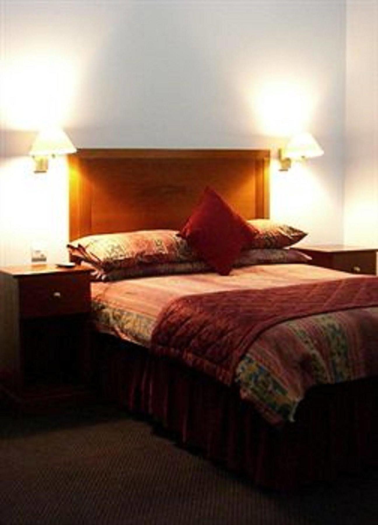 Kings Paget Hotel West Drayton  Экстерьер фото