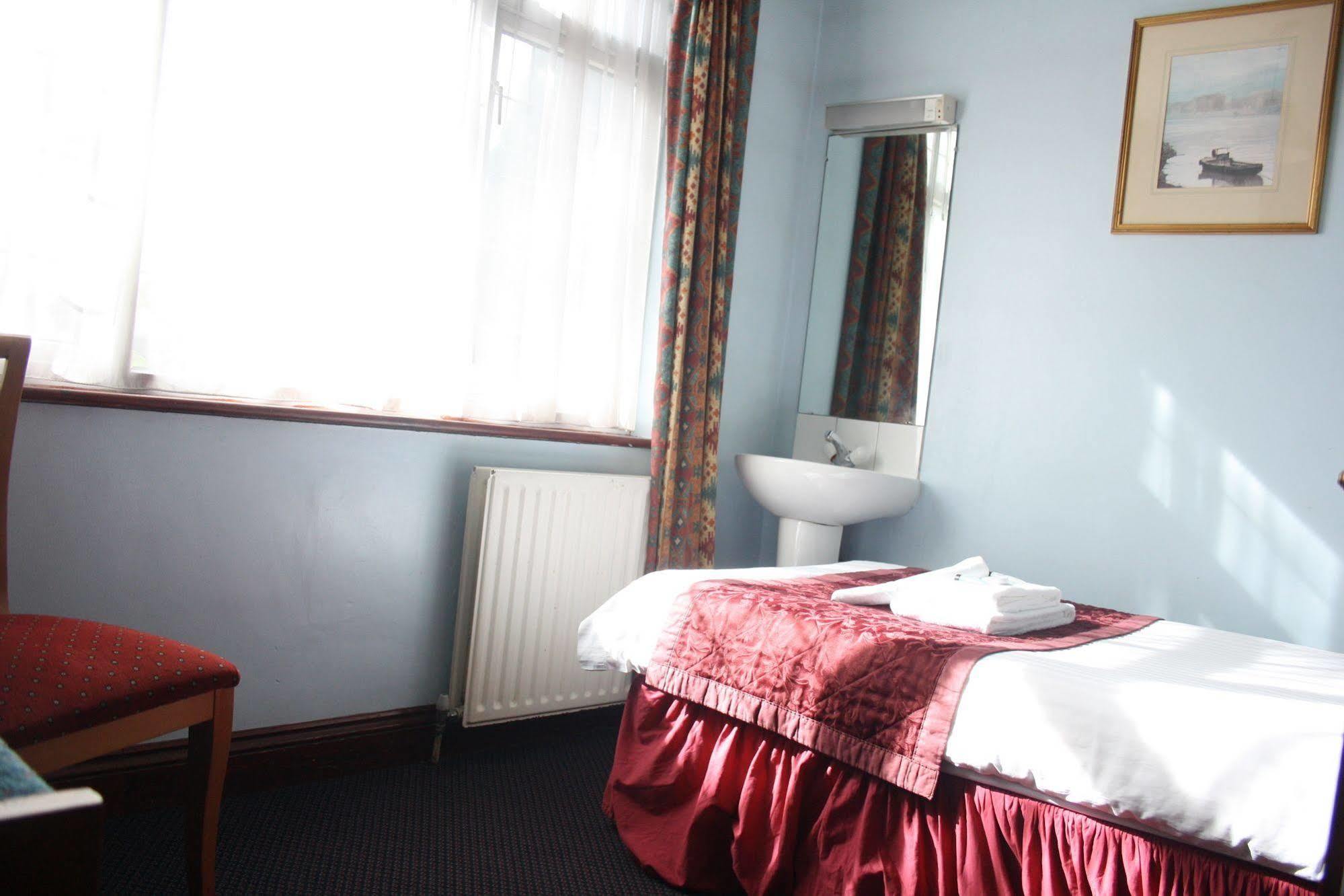 Kings Paget Hotel West Drayton  Экстерьер фото