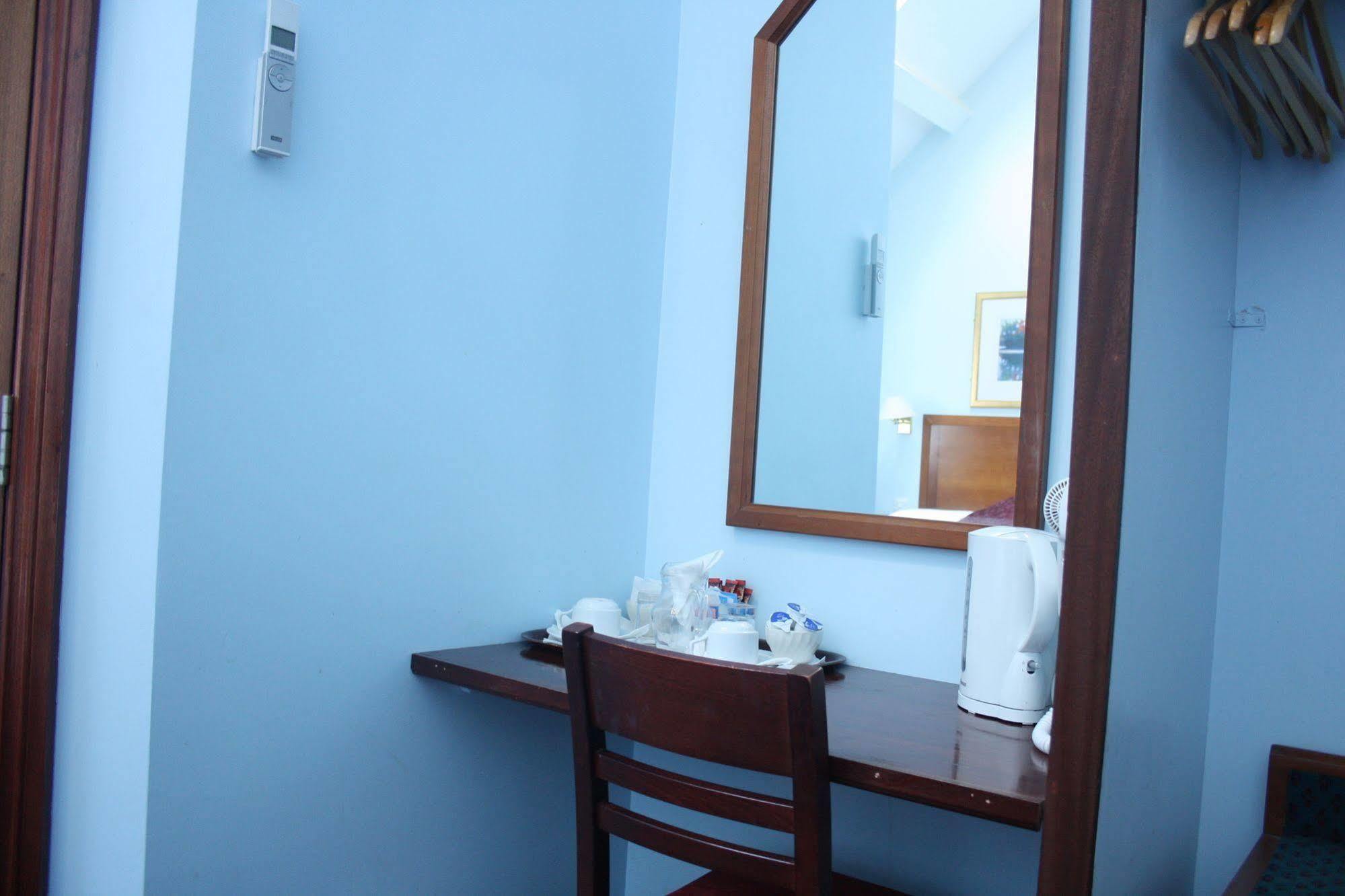 Kings Paget Hotel West Drayton  Экстерьер фото
